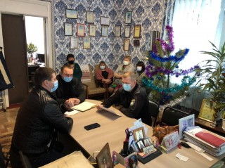 Посадовці селищної ради взяли участь у звітуванні представників поліції перед населенням