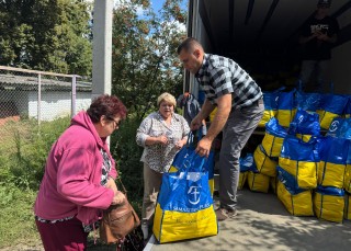 14 серпня в Ізюмі відбулася видача гуманітарної допомоги переселенцям з Борової