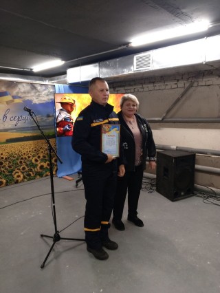 В Ізюмі привітали рятувальників з професійним святом та відзначили грамотами і подяками